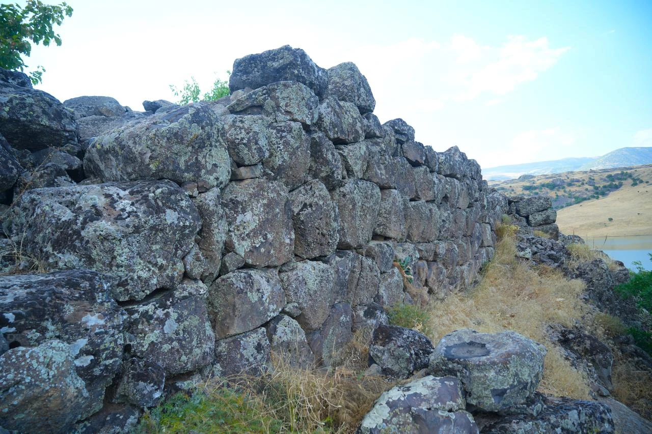 Massive stone blocks forming part of the fortress walls are seen at the archaeological site in Mus, eastern Türkiye. (IHA Photo)