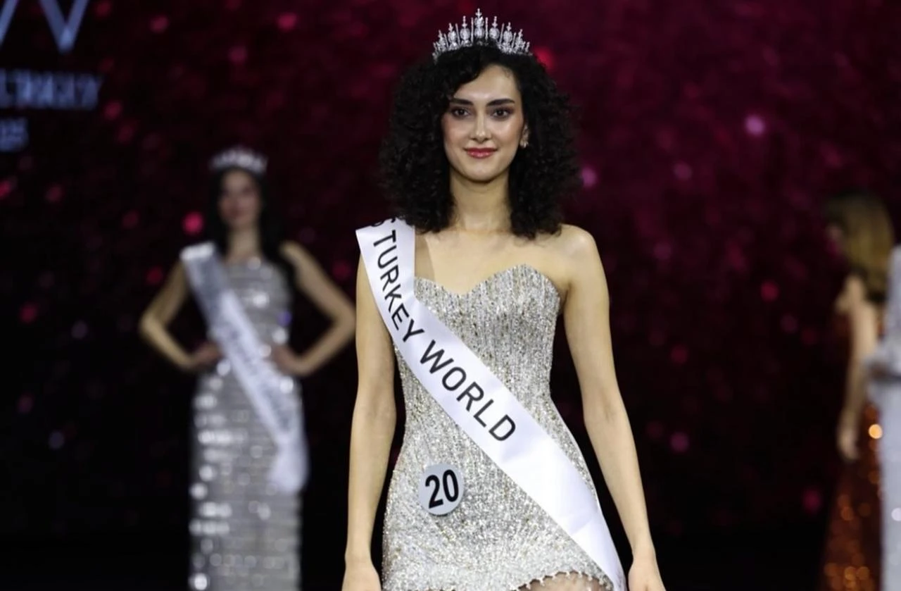 Sila Saraydemir appears on stage wearing her Türkiye World sash and crown, Dec. 20, 2025. (Photo via Instagram / @silasaraydemir)