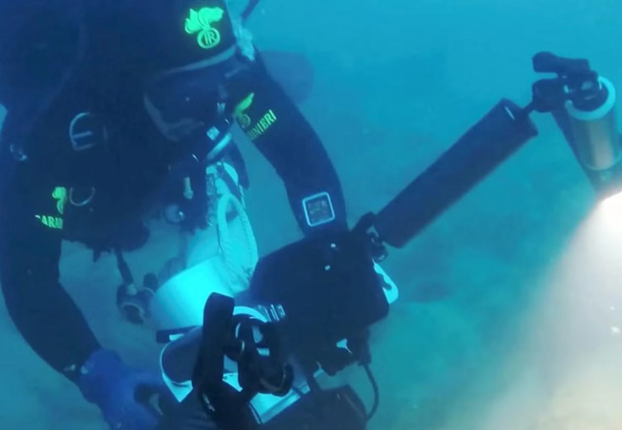A specialist diver examines the Roman-era shipwreck discovered off Mazara del Vallo, Sicily, after a tip-off from local fishermen. (Photo via Ministero della Cultura)