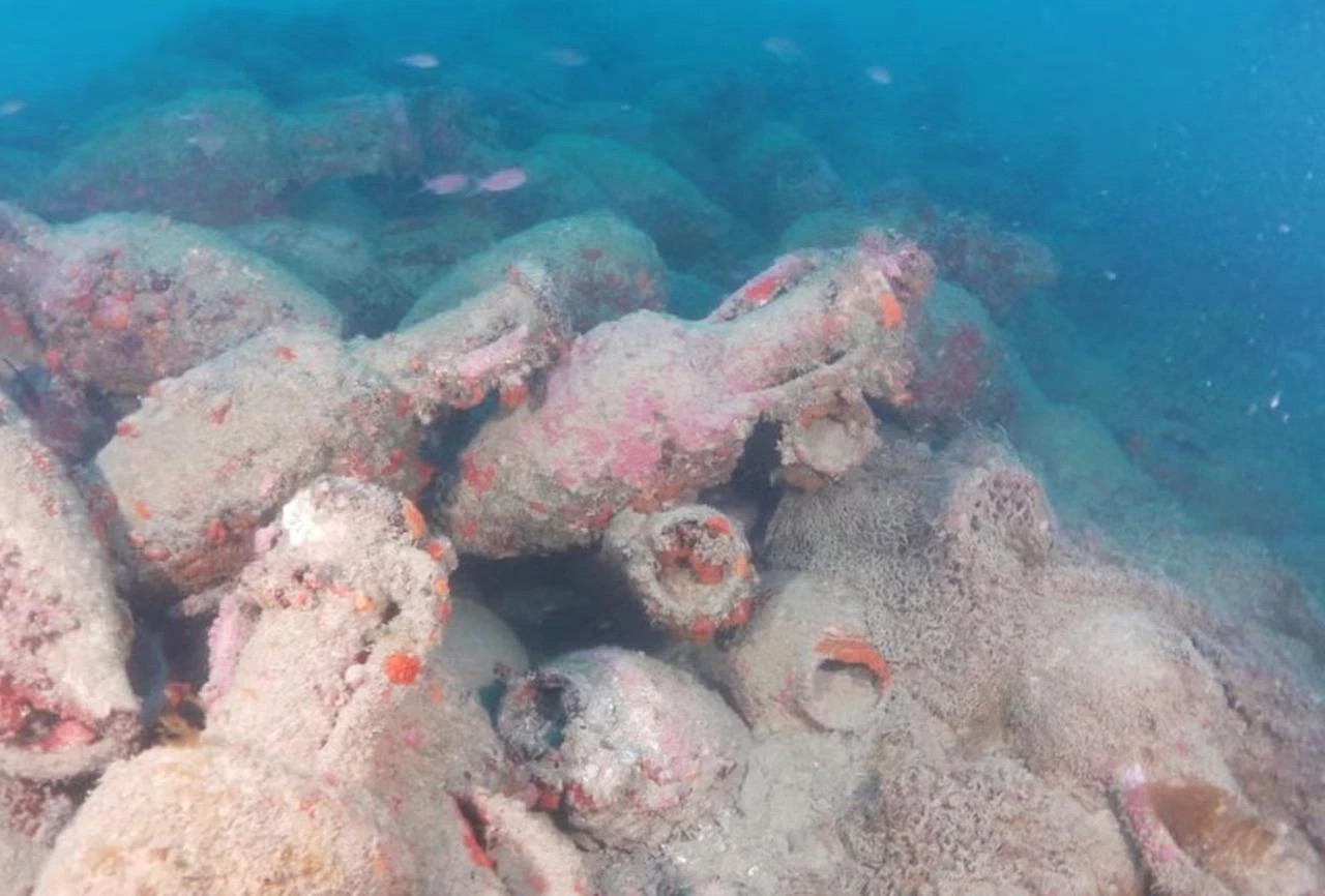 Ceramic amphorae, used in antiquity to transport wine, are seen among the remains of the Roman-era shipwreck off Sicily. (Photo via Ministero della Cultura)