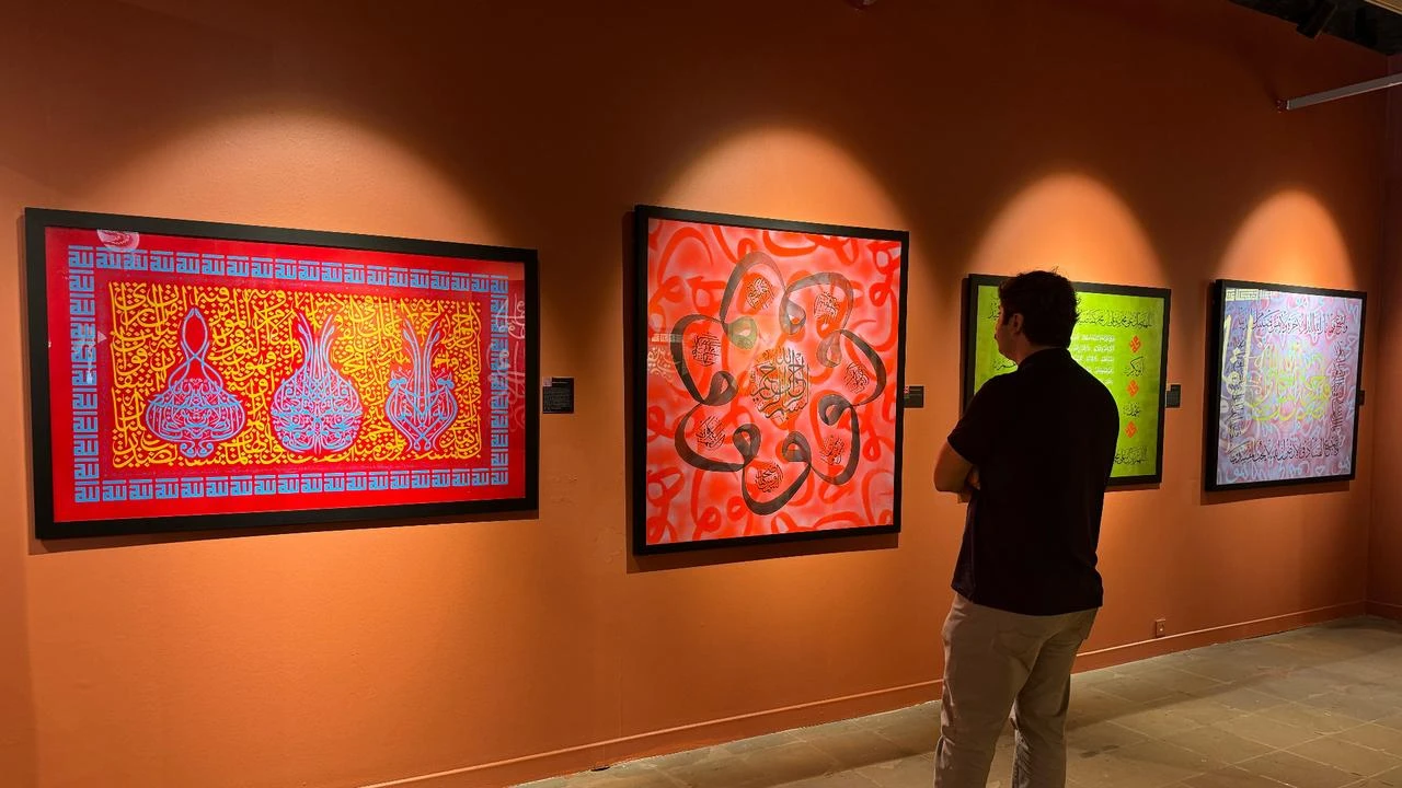 'Silent Elegance' exhibition brings rare calligraphy and prayer beads to Istanbul