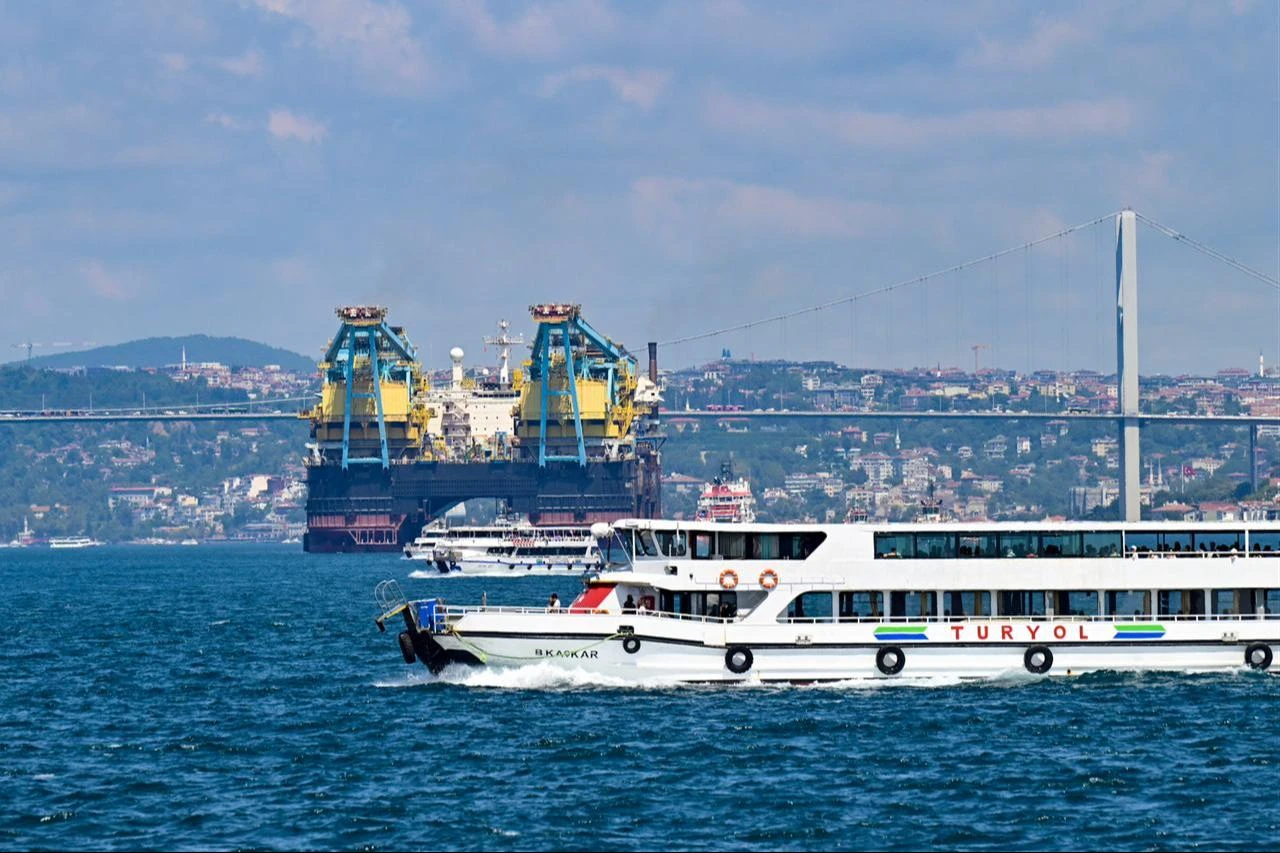 A general view of the semi-submersible crane and pipe-laying vessel "Saipem 7000," the world's third-largest crane ship, as it transits the Bosphorus in Istanbul, Türkiye, Aug. 6, 2026. (AA Photo)