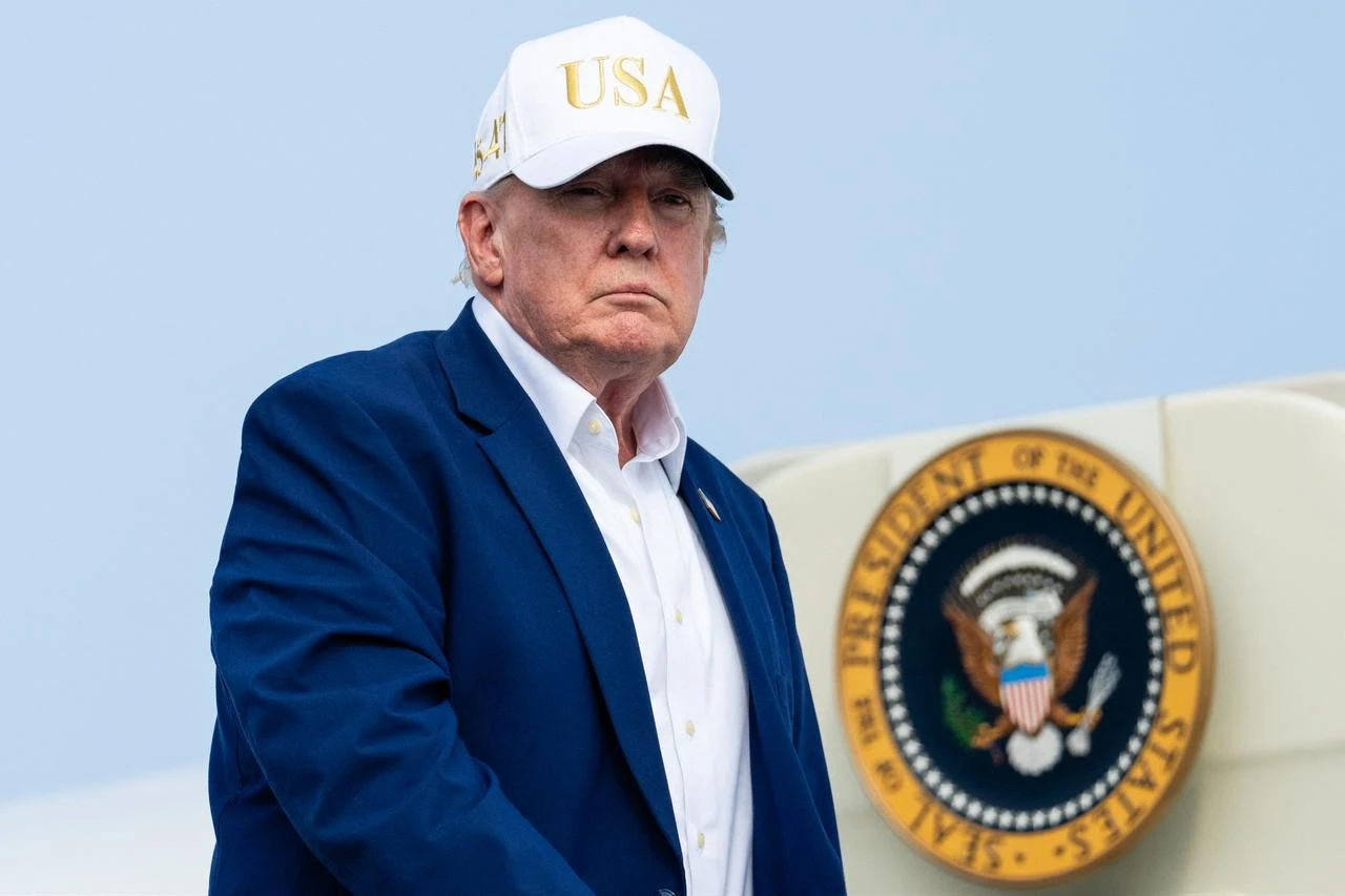 US Democratic senator says Trump has ‘lost’ Iran war as Hormuz talks stall