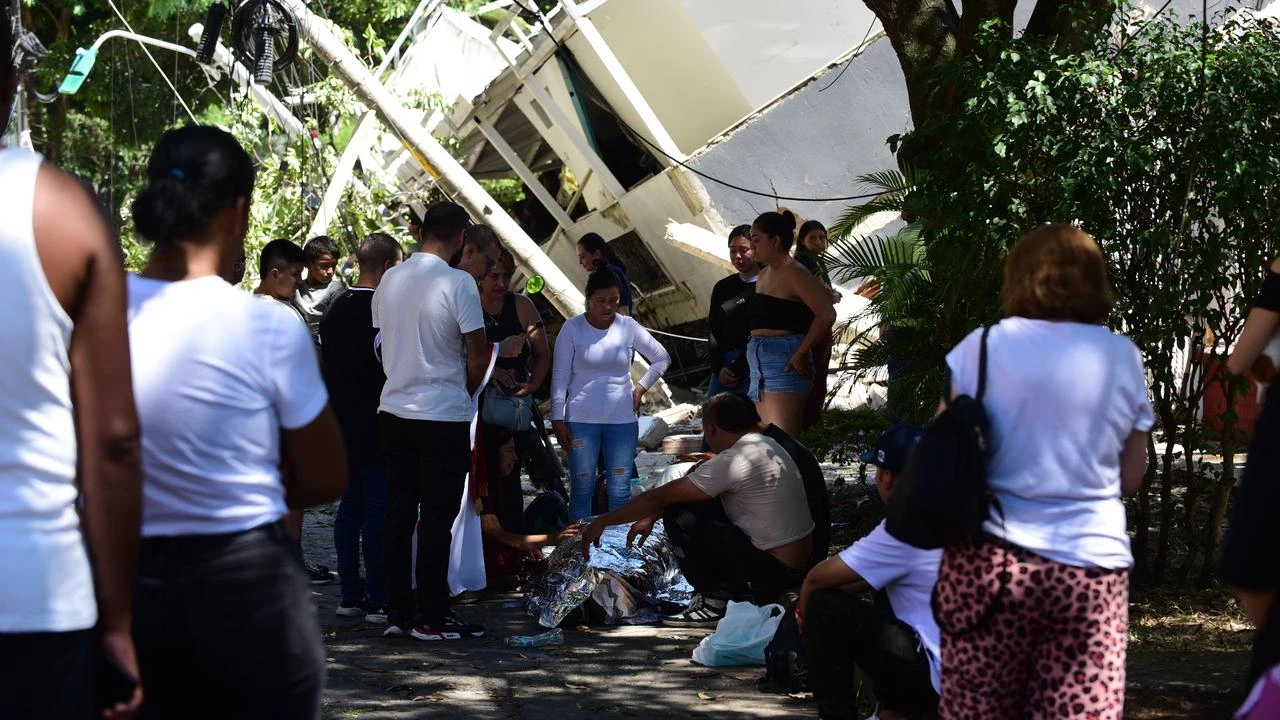 At least 132 killed as powerful 7.4 earthquake strikes Colombia