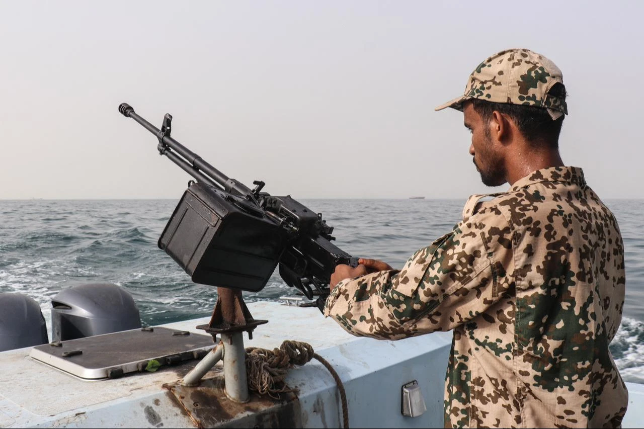 A sailor from the navy of Yemen's Aden-based internationally recognized government stands at a machine-gun position aboard a vessel patrolling a shipping lane off Hanish Island in the Red Sea on July 27, 2026. (AFP Photo)