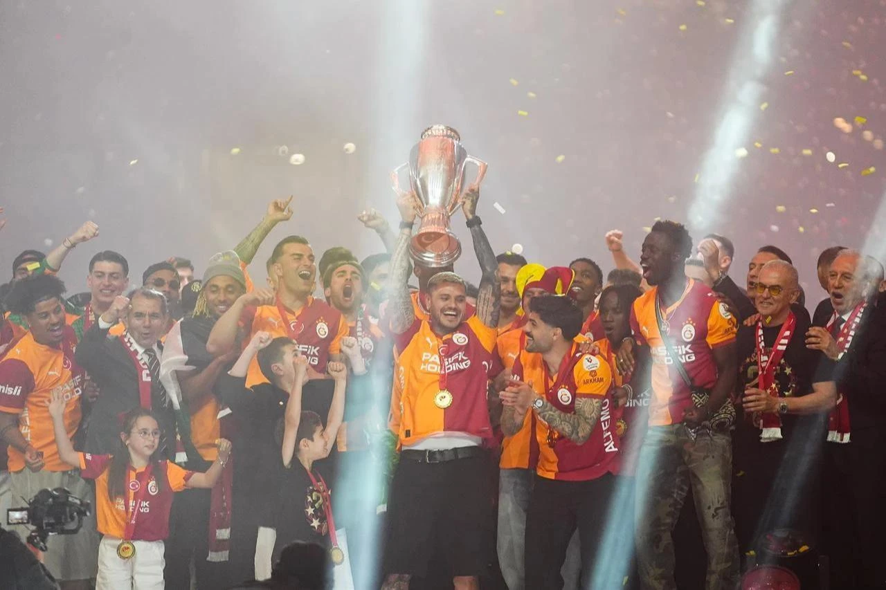 Galatasaray football players and technical staff lift the championship trophy during a ceremony held at RAMS Park Stadium after completing the 2025-2026 Turkish Super Lig season as champions in Istanbul, Türkiye, May 15, 2026. (AA Photo)