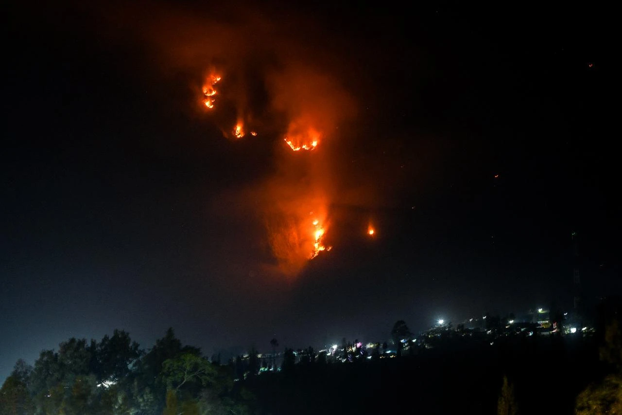 Indonesian schools shut as wildfire haze spreads