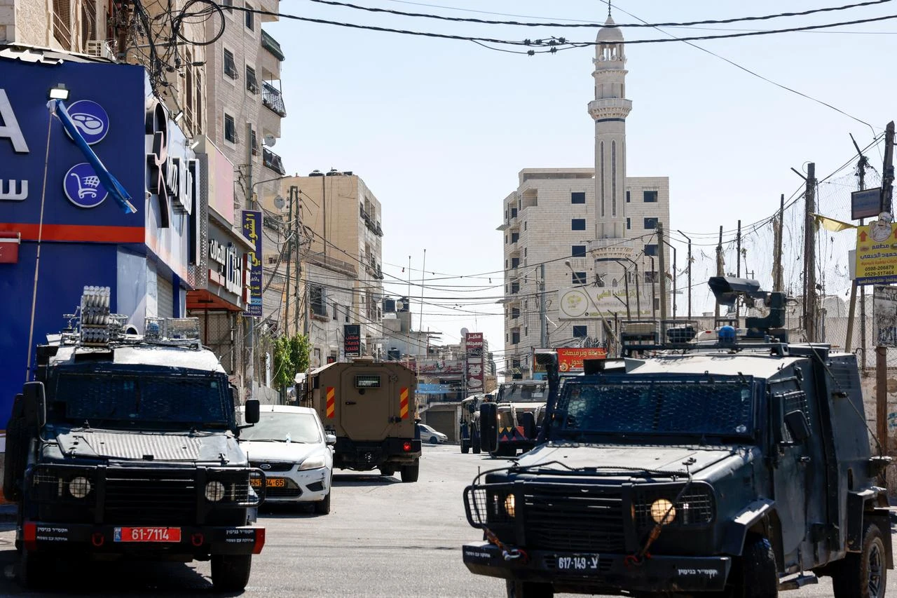 Israeli security forces deploy on a street during an Israeli military raid in the Qalandia refugee camp in the Israeli-occupied West Bank, August 6, 2026. (AFP Photo)