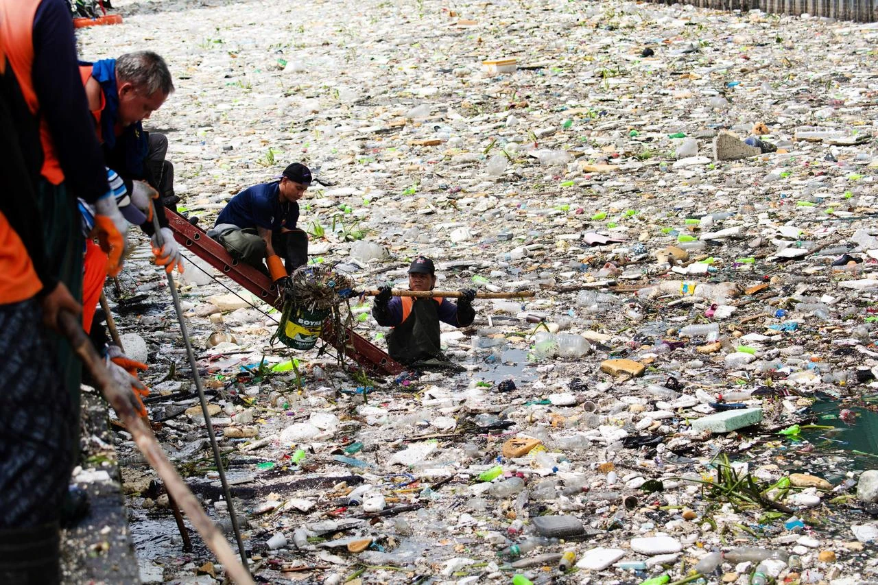 Floods and landslides kill 19 in Philippines, affecting 2.27M
