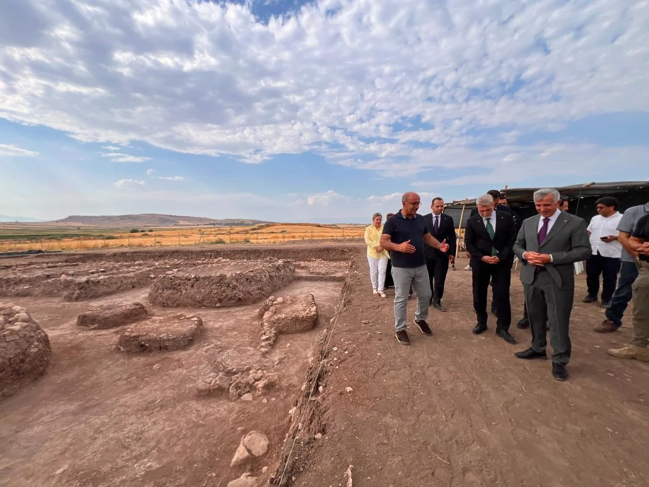 Local officials inspect newly uncovered remains during a visit to the Domuztepe archaeological excavation in Kahramanmaras, southern Türkiye. (IHA Photo)