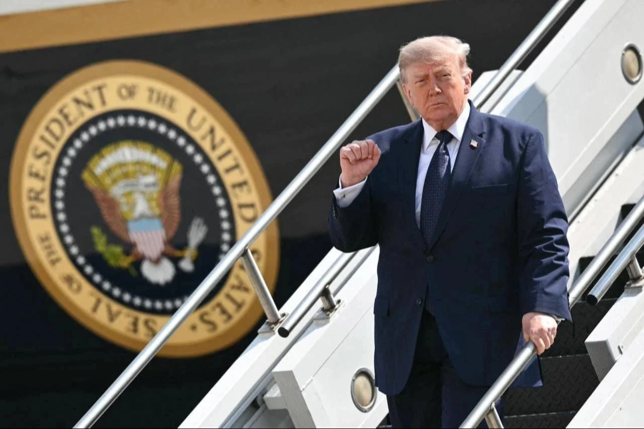 US President Donald Trump pumps his fist as he steps off Air Force One upon arrival at John F. Kennedy International Airport in New York, New York, July 17, 2026. (AFP Photo)
