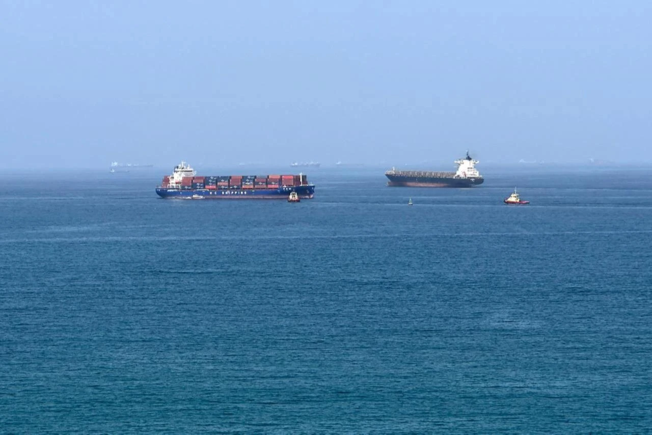 US forces fire on ship accused of breaching Iran blockade