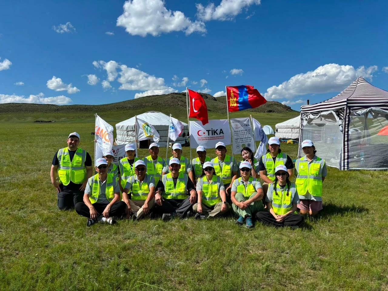 Members of the excavation team pose at the Hun-era archaeological site in eastern Mongolia during fieldwork under the Horsemen Culture-2026 project. (Photo via X/@istanbul_tarih)