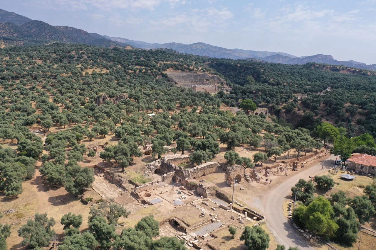 An aerial view shows Nysa Ancient City, where archaeologists are uncovering a 1,600-year-old Late Roman bathhouse in Aydin, western Türkiye. (AA Photo)