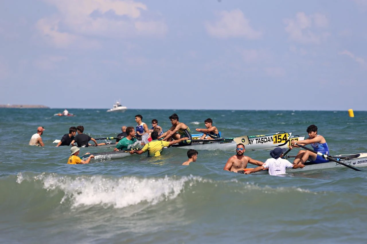 537 athletes compete in coastal rowing championship in Samsun