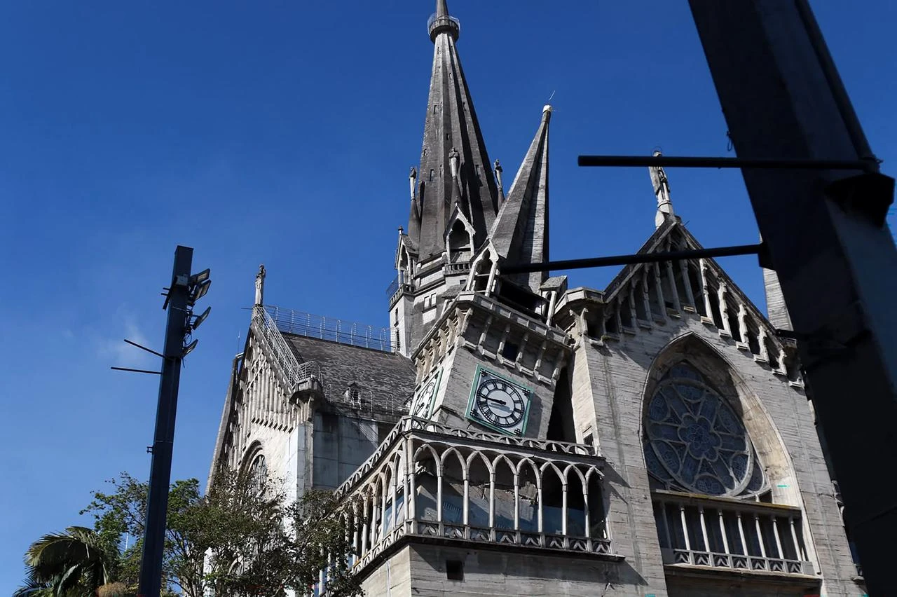 The damage sustained by the Manizales Cathedral are pictured after the earthquake in Manizales, Colombia, on August 10, 2026. (AFP Photo)
