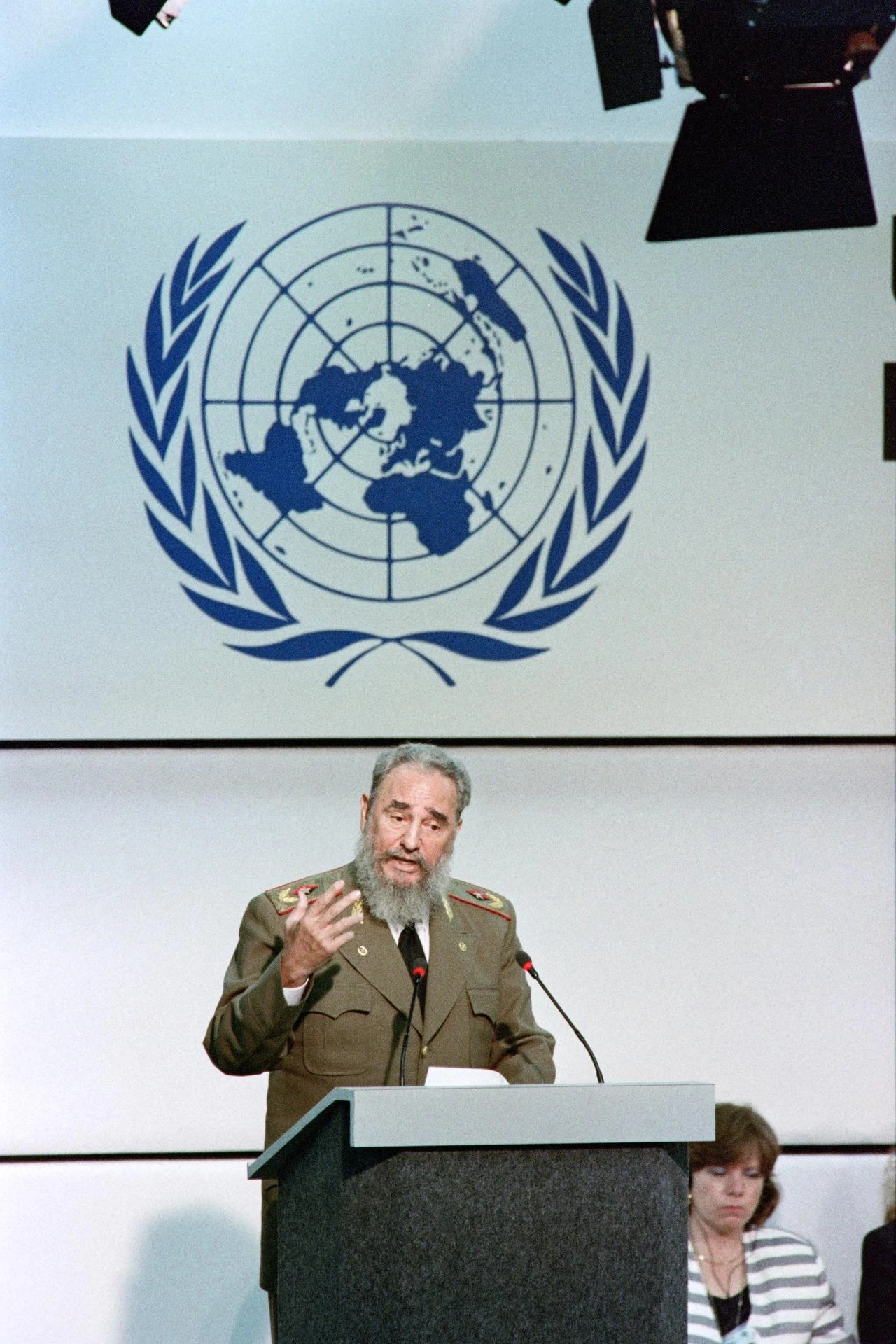 Castro addresses the 15th plenary session of the U.N.-sponsored Earth Summit on June 12, 1992, at Rio de Janeiro. (AFP Photo)