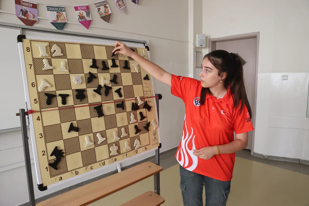 Turkish chess player Beren Kalyoncu, who earned the Woman FIDE Master title in July, poses in Gaziantep, Türkiye. (AA Photo)