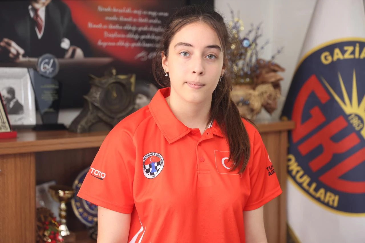 Turkish chess player Beren Kalyoncu, who earned the Woman FIDE Master title in July, poses in Gaziantep, Türkiye. (AA Photo)
