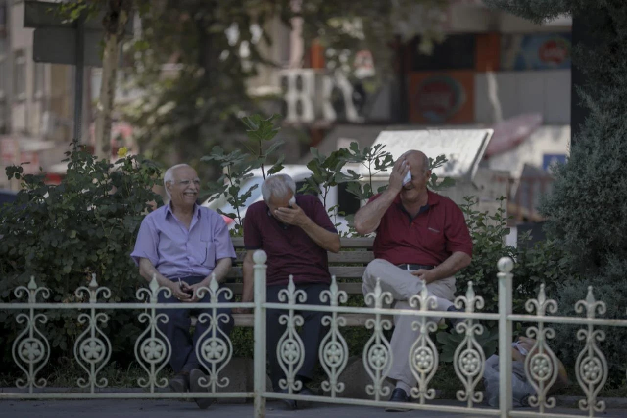 Hot nights cost Türkiye 35 hours of sleep a year