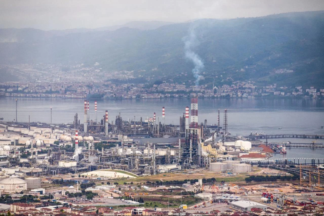 A view of the Tupras Izmit refinery, Türkiye’s largest oil refining facility, in Kocaeli, Türkiye, May 27, 2020. (Adobe Stock Photo)