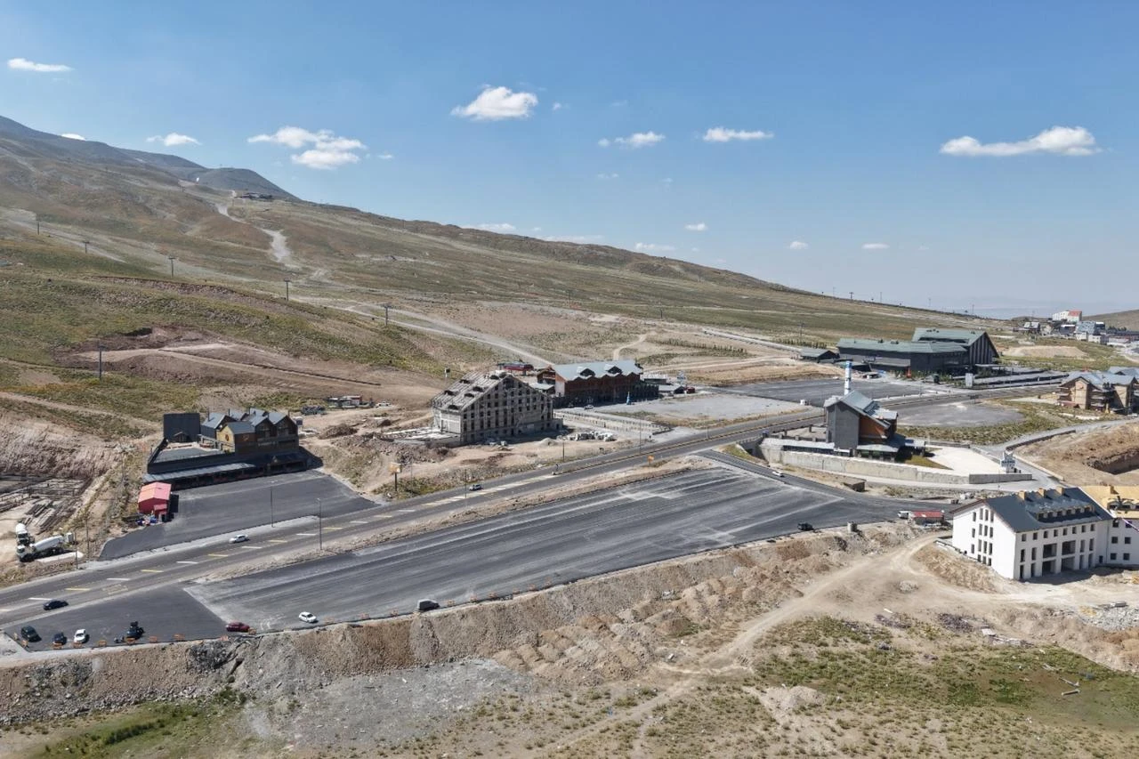 Türkiye's Erciyes Ski Resort undergoes maintenance ahead of new season