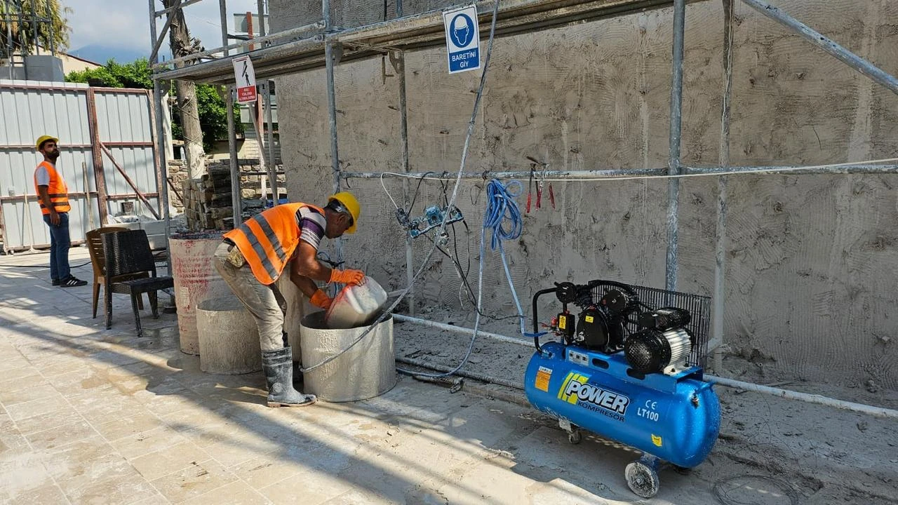 Workers carry out restoration work on the walls of the historic St. George Greek Orthodox Church in Iskenderun, Hatay, Türkiye, Aug. 13, 2026. (IHA Photo)
