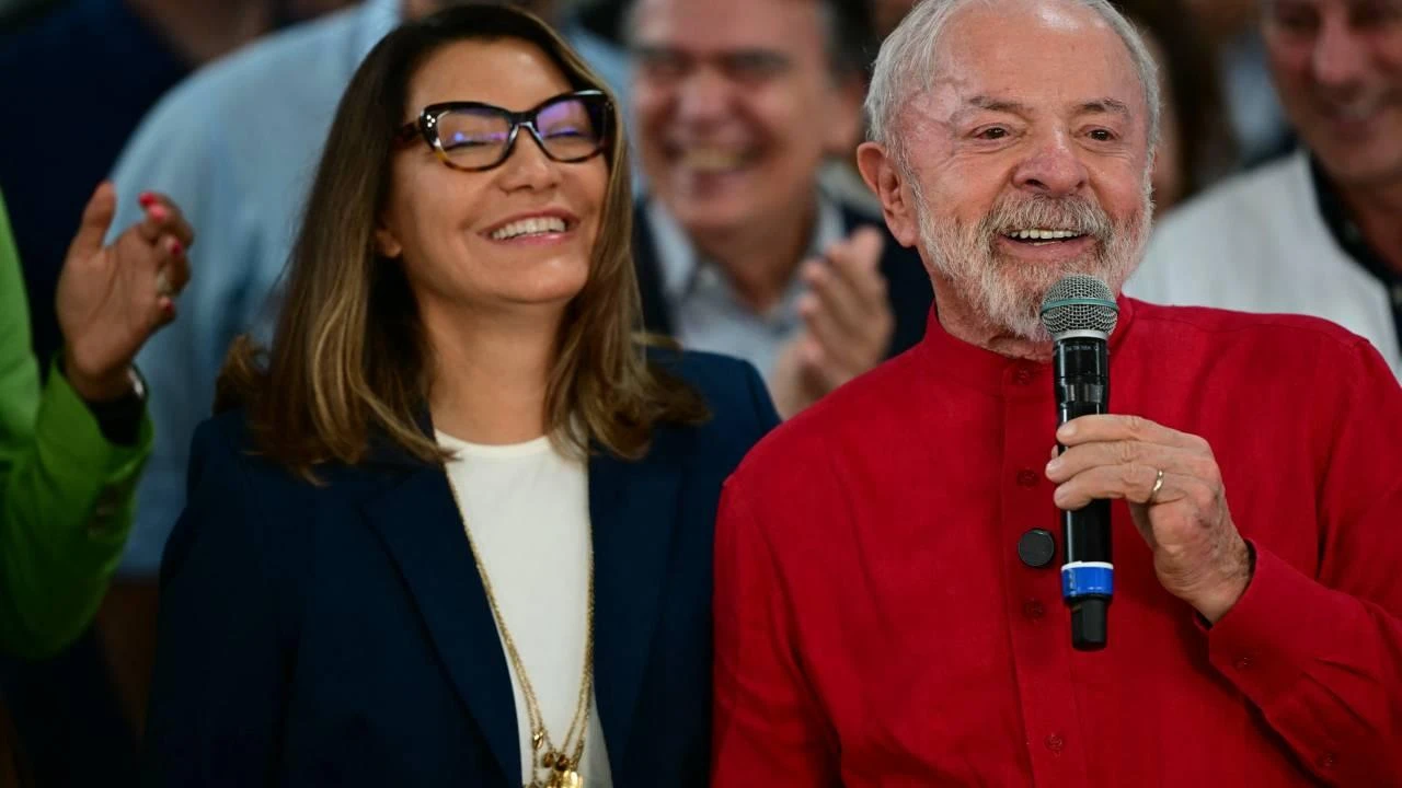 Brazil's President Luiz Inacio Lula da Silva (R) speaks next to First Lady Janja Lula da Silva during the inauguration ceremony of the Trauma Center of the Andarai Federal Hospital in Rio de Janeiro, Brazil, on March 13, 2026. (AFP Photo)