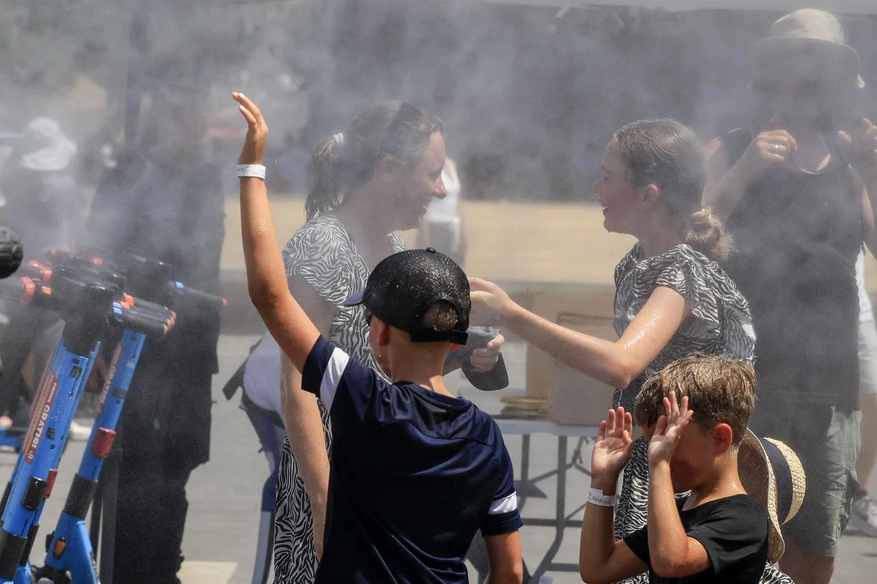 Record-hot nights in France coincide with wildfire outbreaks  