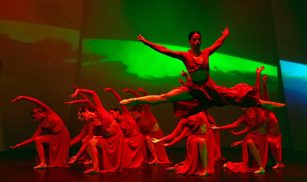 At the 23rd International Bodrum Ballet Festival, held this year in the Bodrum district of Mugla, the Kosovo National Ballet took the stage with the works “Bolero” and “Correr o Fado.” (AA Photo)