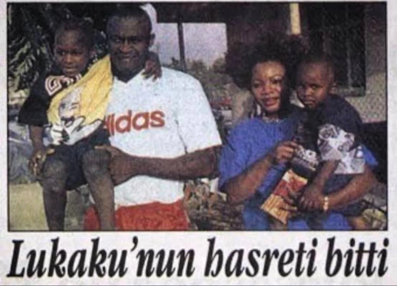 Romelu Lukaku is pictured in the arms of his father, Roger Lukaku, who played for Genclerbirligi during the 1996-97 season. (Photo via X/@sporsAlll)