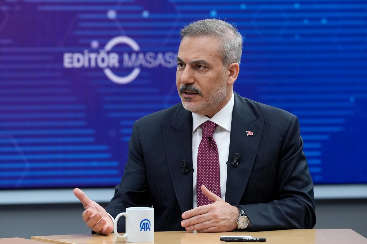 Turkish Foreign Minister Hakan Fidan speaks during his visit to Anadolu Agency’s Editorial Desk at the agency's headquarters in Ankara, Türkiye on August 8, 2026. (AA Photo)