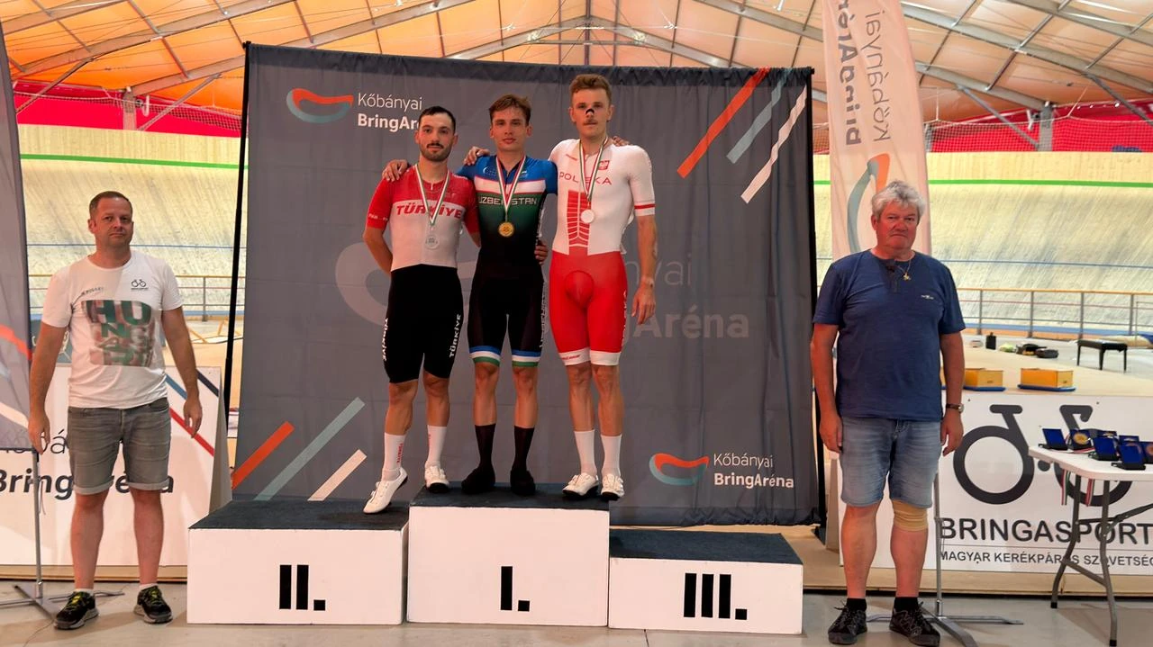 Turkish national cyclist Ramazan Yilmaz stands on the podium after winning a silver medal at the IV. Budapest GP in Budapest, Hungary, August 2026. (Photo via Turkish Cycling Federation)