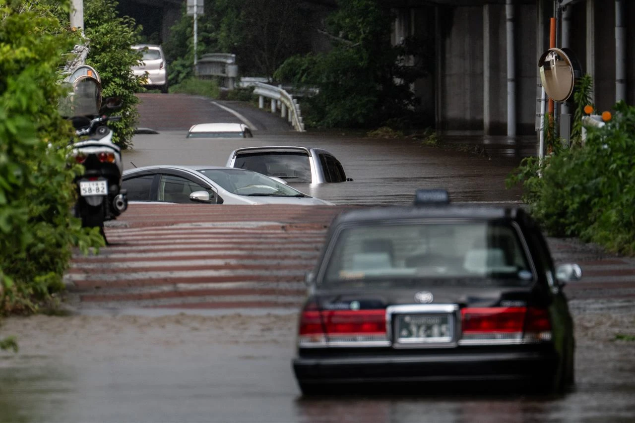 Deadly floods hit eastern Japan as 400,000 face evacuation orders