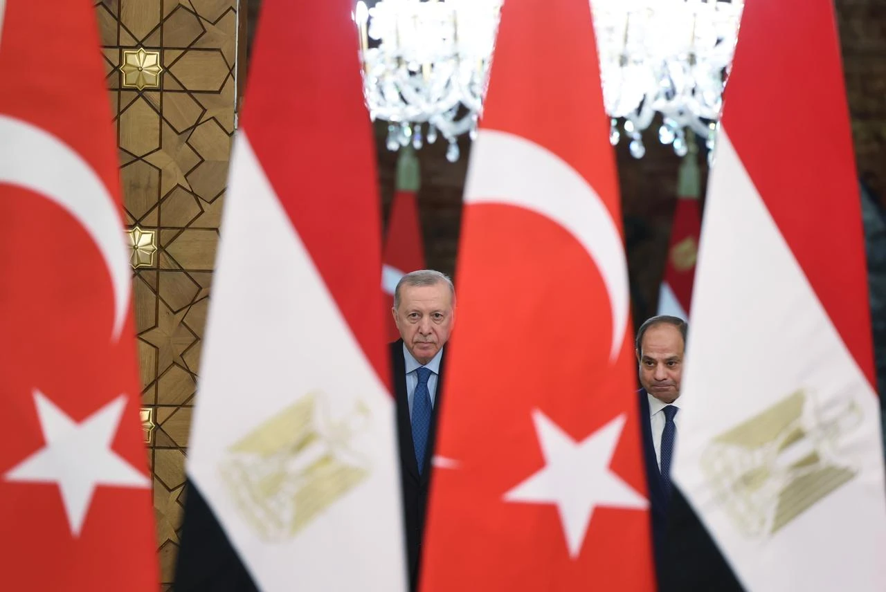 President Recep Tayyip Erdogan and Egyptian President Abdel Fattah el-Sisi attend the signing ceremony for the agreements following their meeting in Cairo, Egypt, Feb. 4, 2026. (Turkish Presidency/Murat Cetinmuhurdar)