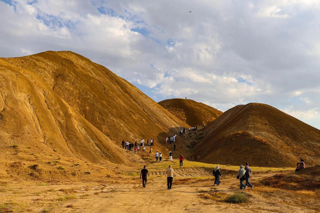 Rainbow-hued hills in Igdir draw growing tourist interest