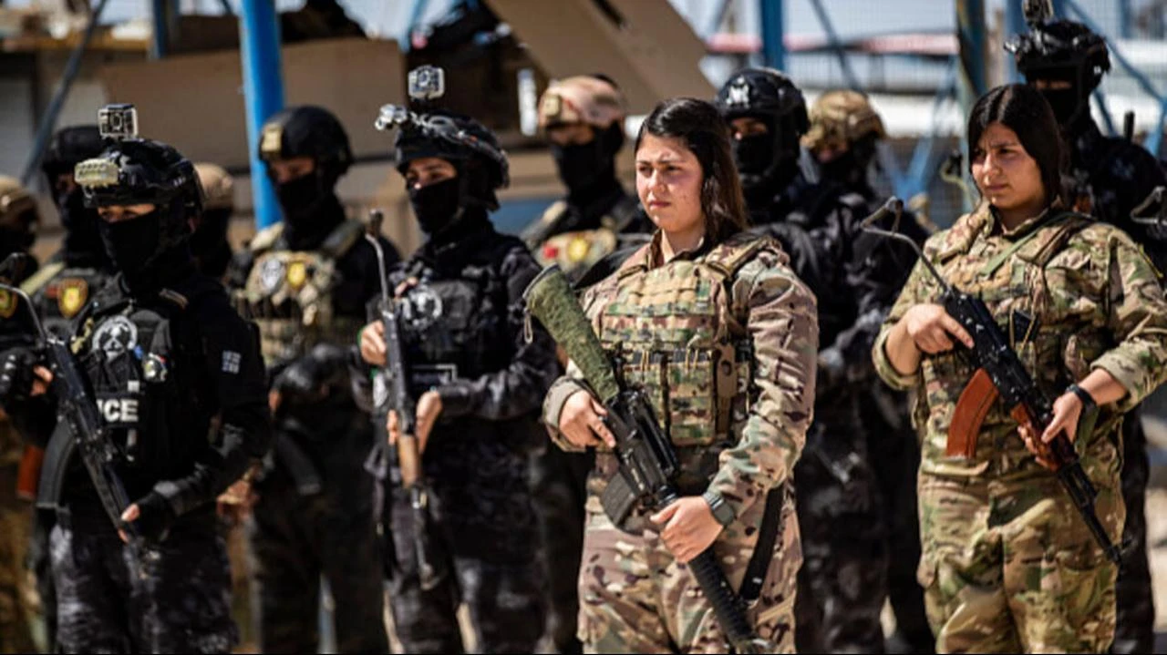 Members of the SDF stand guard at the al-Hol camp in northeastern al-Hasakah, Syria, on April 18, 2025. (AFP Photo)