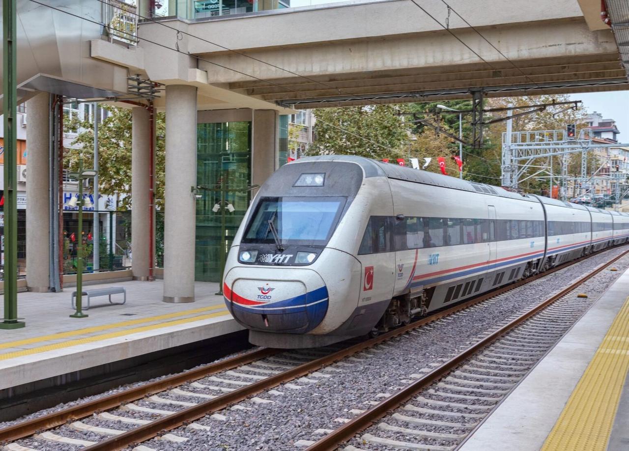 The High-Speed ​​Train (YHT) Ankara-Istanbul line, Dec. 22, 2023. (AA Photo)