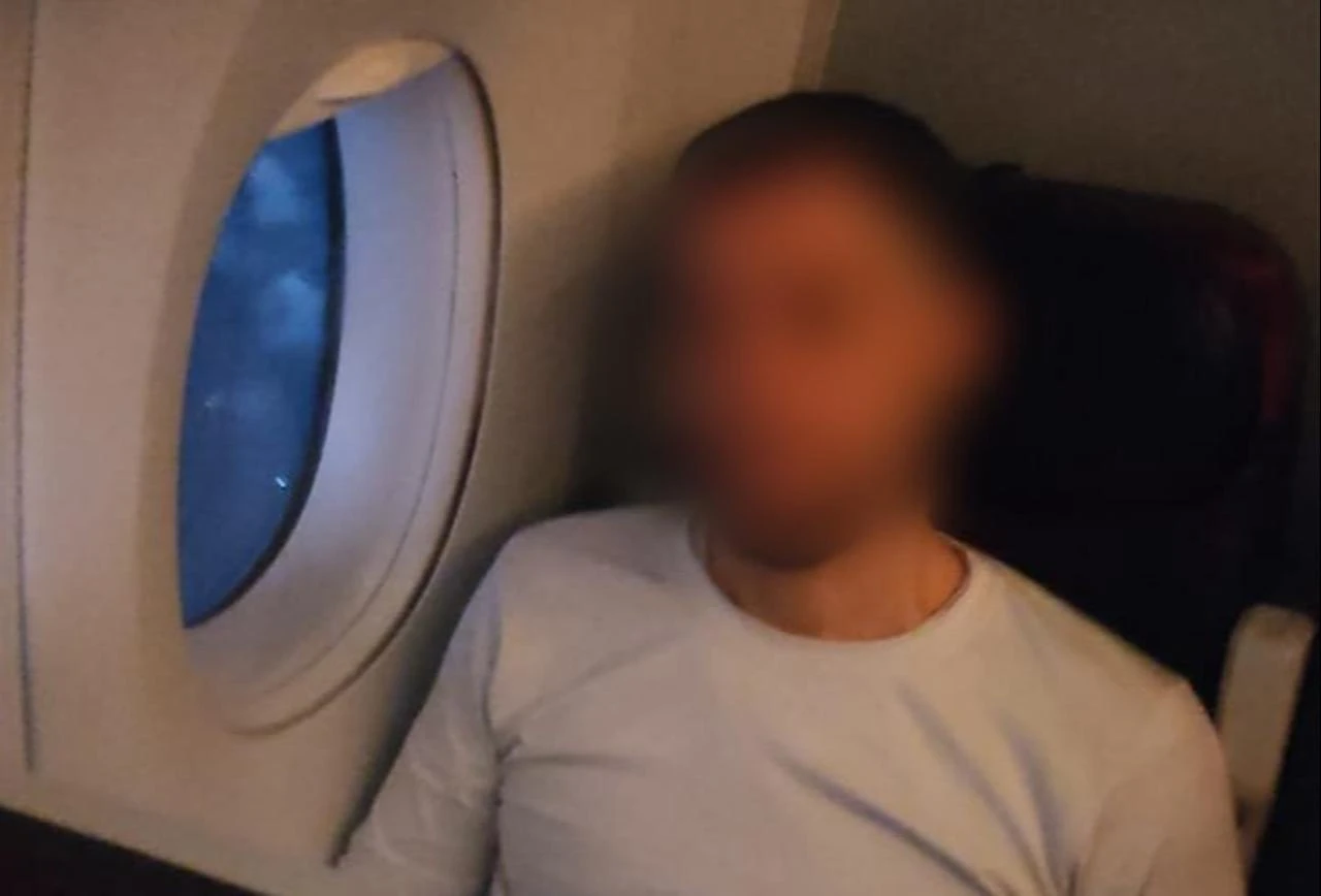 Serkan Kurtulus, wanted in Türkiye on an Interpol red notice, is pictured aboard a plane following his extradition from Argentina to Türkiye, Aug. 14, 2026. (Photo via X/@TC_icisleri)