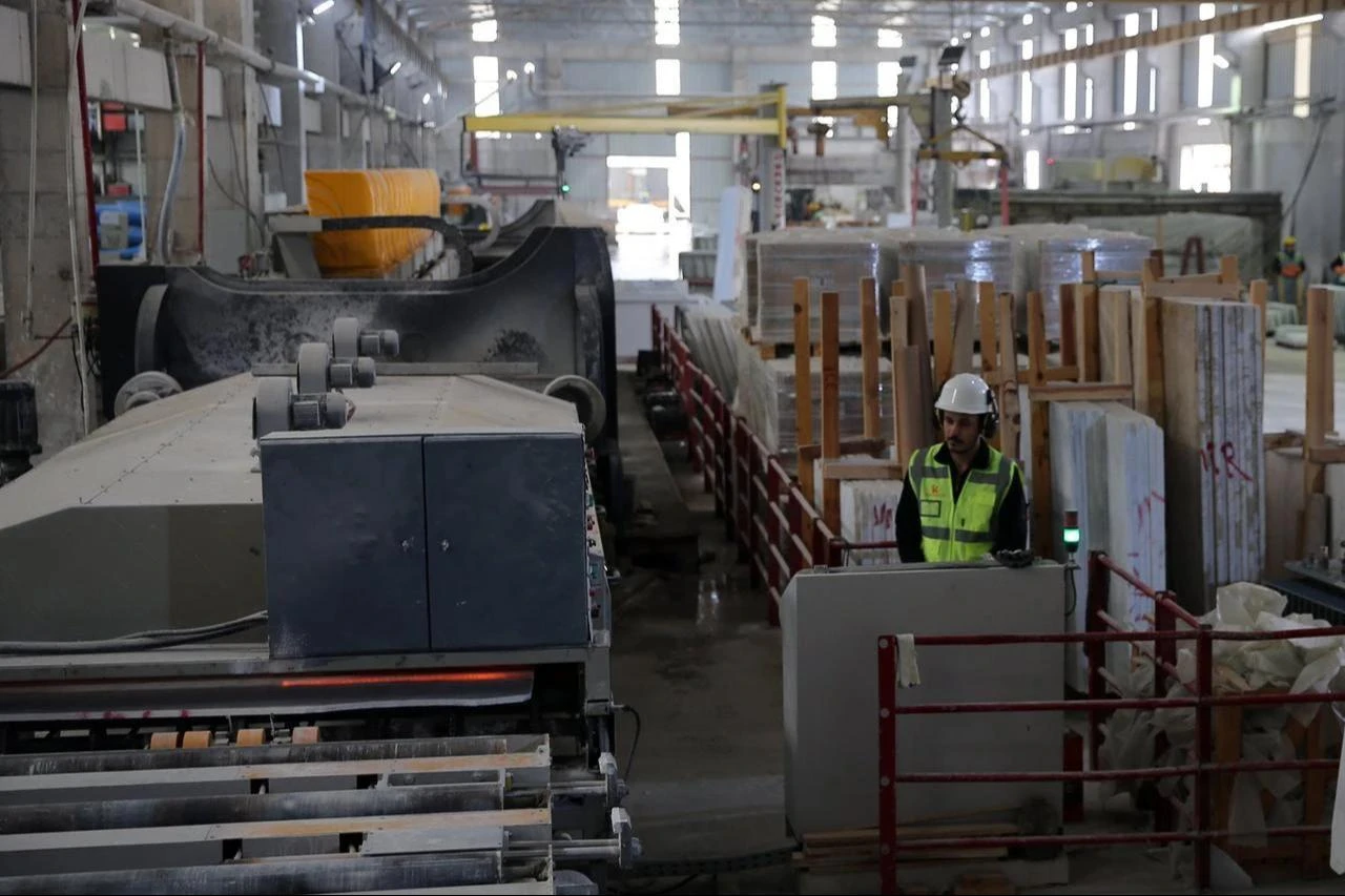 A worker is seen in a factory producing marble, Mugla, southwestern Türkiye, Jan. 30, 2026. (AA Photo)