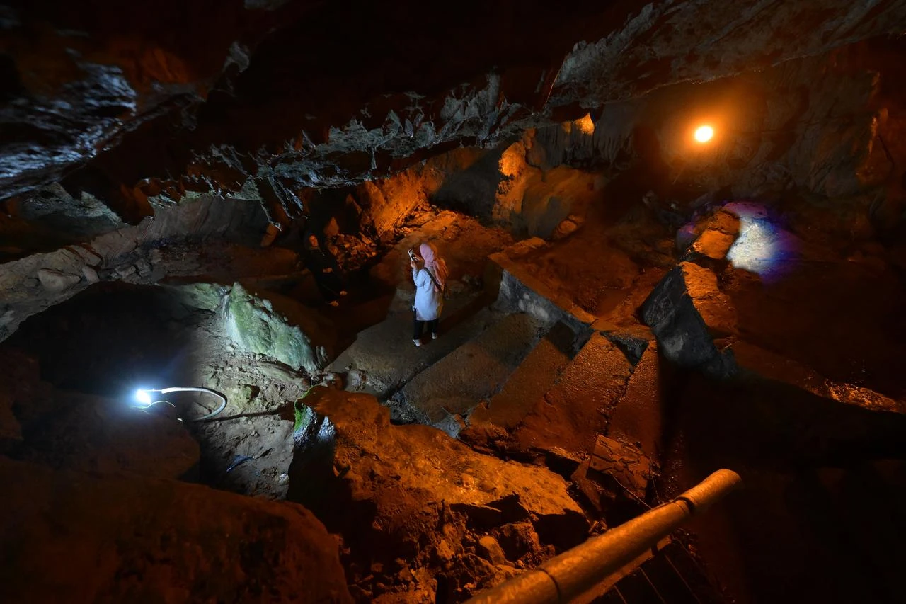 Visitors explore the illuminated interior of Fakıllı Cave in Düzce, Türkiye, Aug. 14, 2026. (AA Photo)