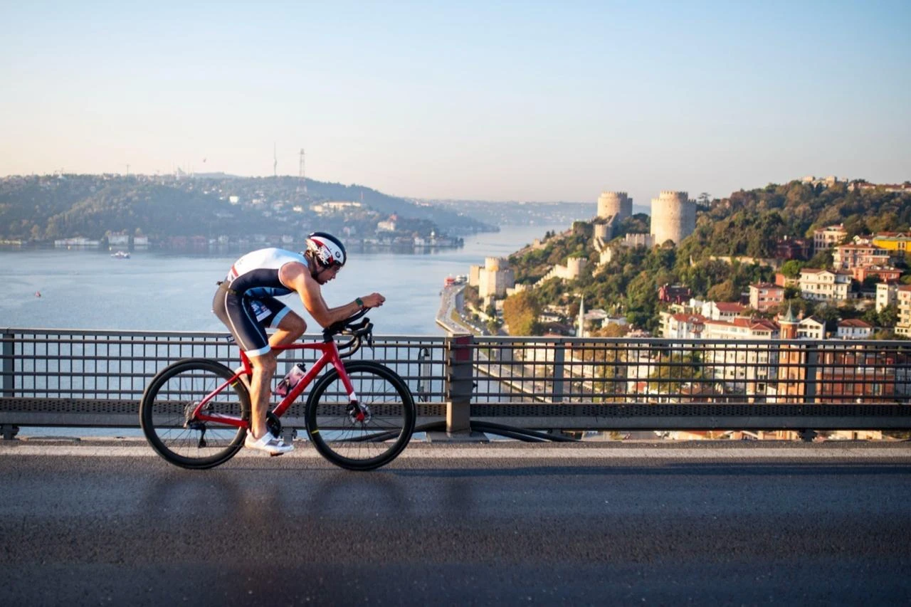Istanbul closes bridge as Bogazici Triathlon returns 