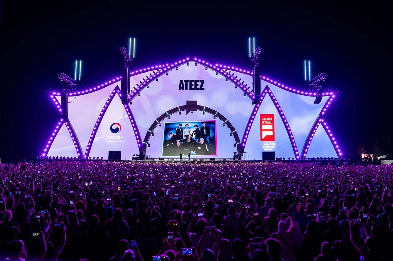 A view of the Istanbul Festival's main stage and crowd during South Korean K-pop group ATEEZ's appearance in Istanbul, Türkiye, Aug. 14, 2026. (AA Photo)