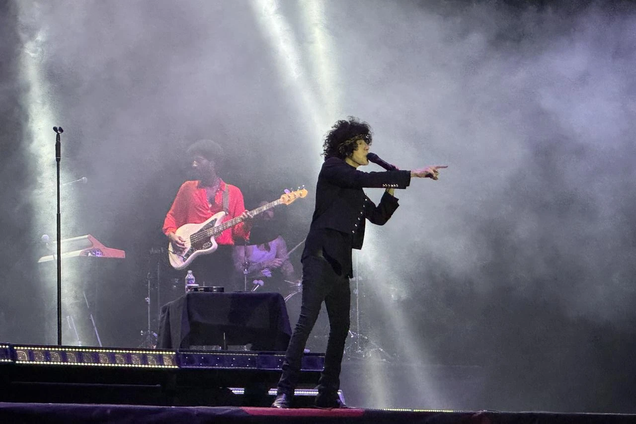 LP thrills Istanbul crowd with fan favorites, new songs at KucukCiftlik Park