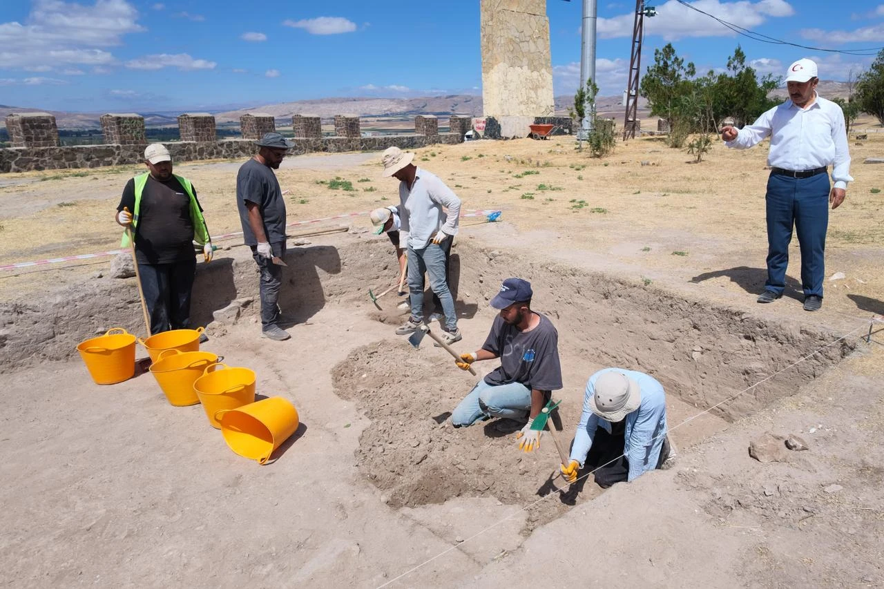 Municipal landscaping uncovers traces of possible 5,000-year settlement in Türkiye