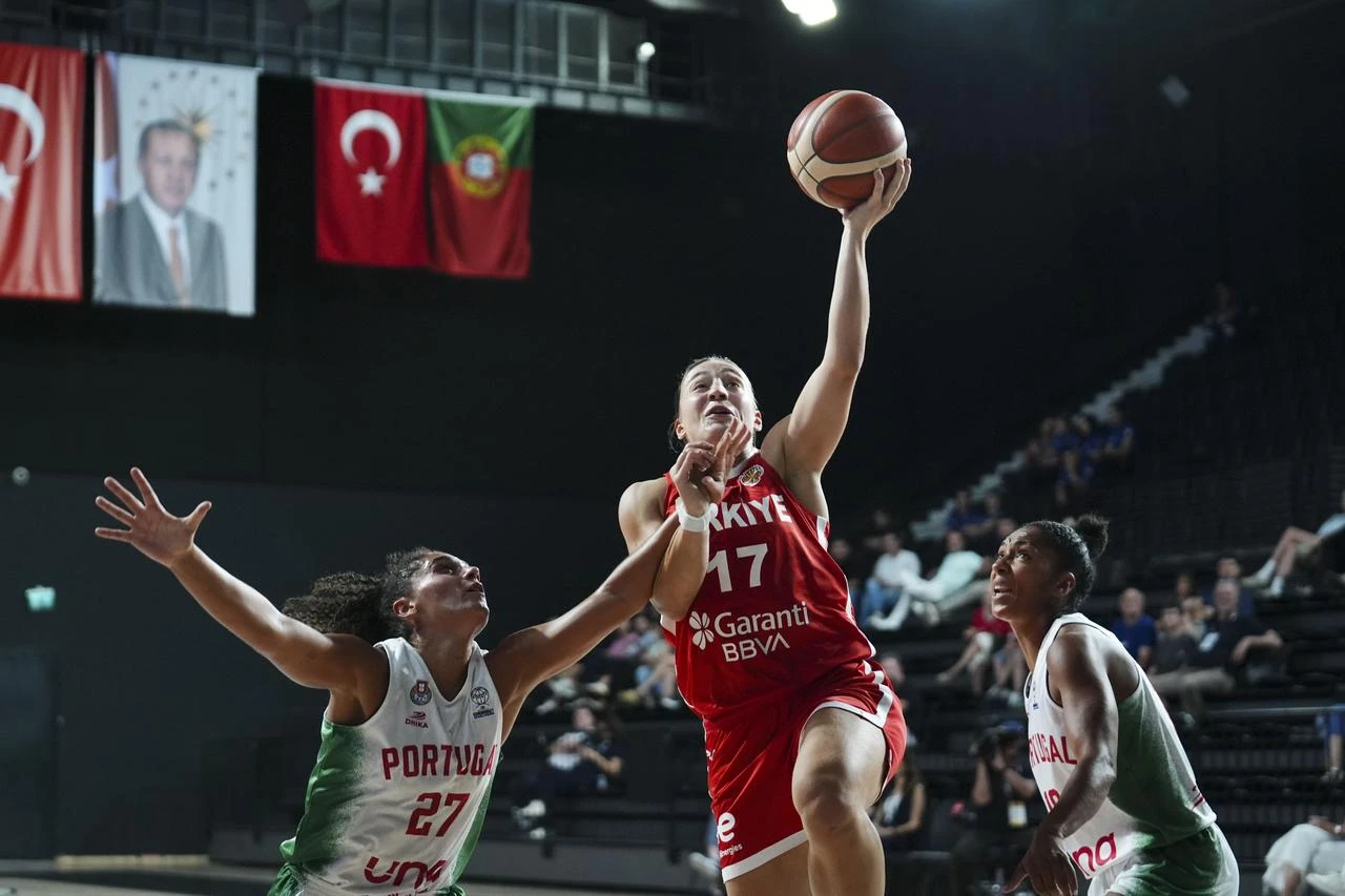 Turkish women's basketball team downs Portugal 56-44