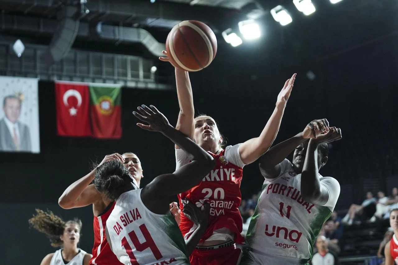 Türkiye’s No. 20 attempts a layup against Portugal during a women’s national basketball team friendly at the Turkcell Basketball Development Center in Istanbul, Türkiye, Aug. 14, 2026. (AA Photo)