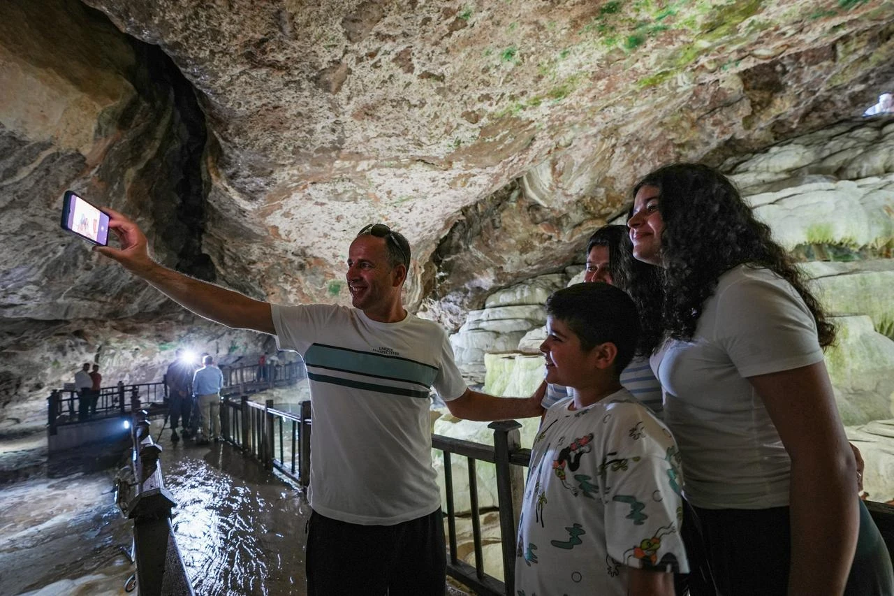 Visitors take a selfie while touring Kaklik Cave, one of Denizli’s distinctive natural attractions in western Türkiye. (AA Photo)