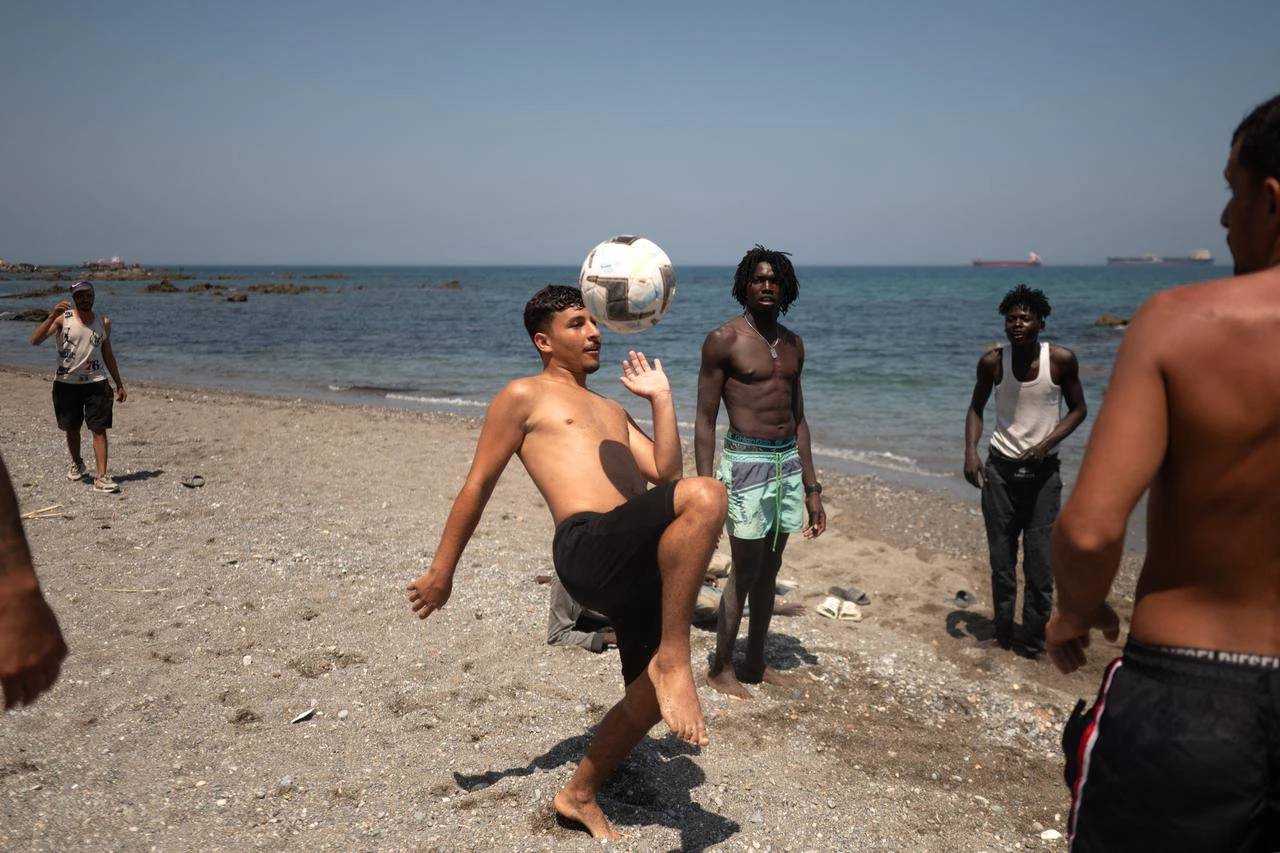 Booming economy fails to dim young Moroccans' dream of Europe