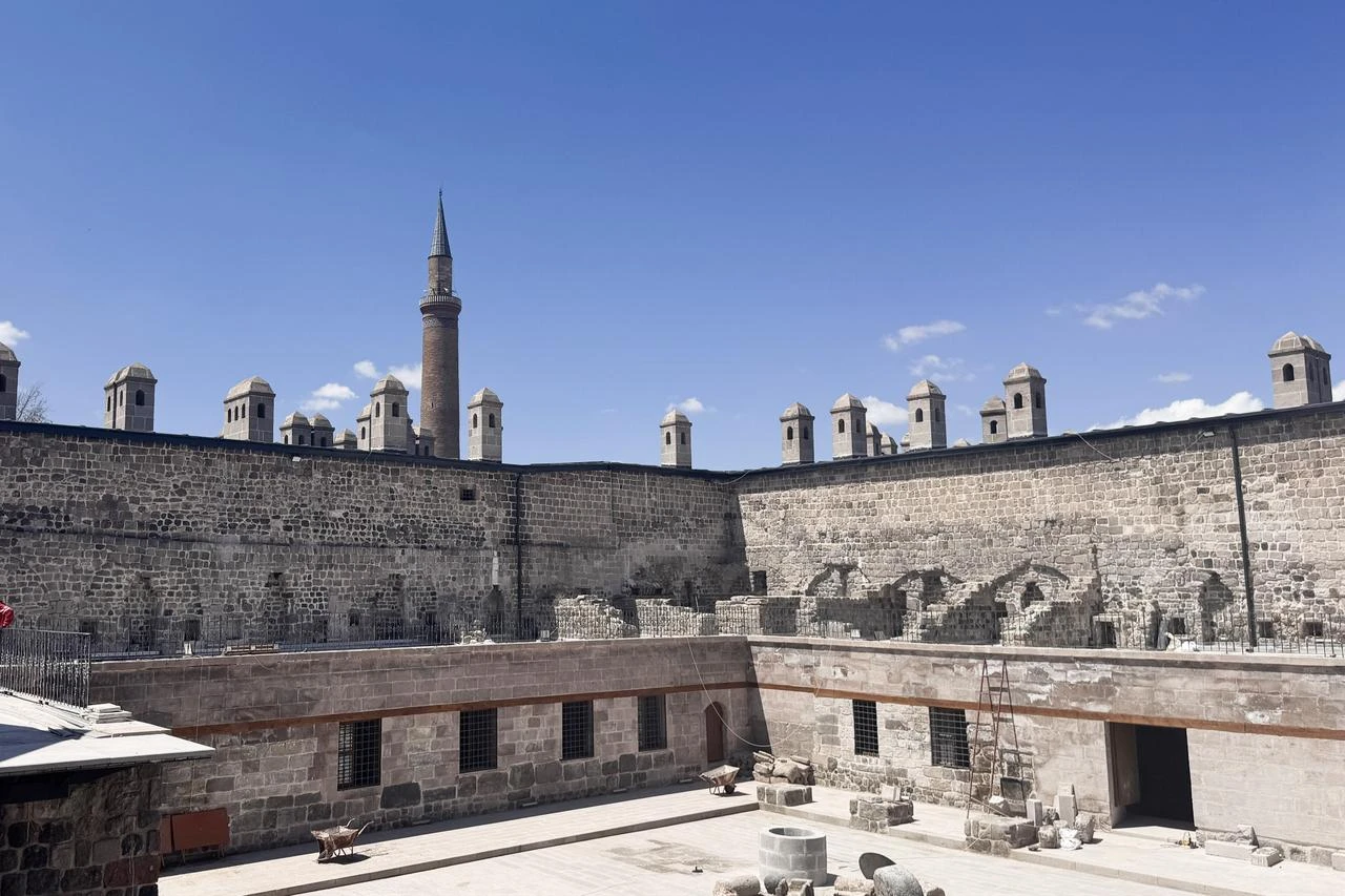 507-year-old Kayseri caravanserai unearthed after decades